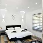 Villa White Housse - Entire In *