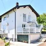 White Housse - Entire In * Sarajevo