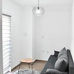 White Housse - Entire In