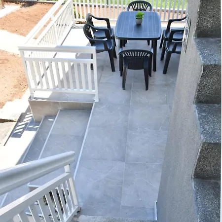 White Housse - Entire In Sarajevo