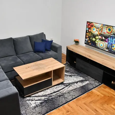 White Housse - Entire In