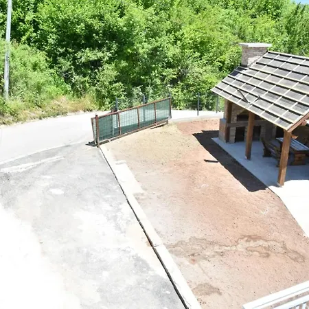 White Housse - Entire In *