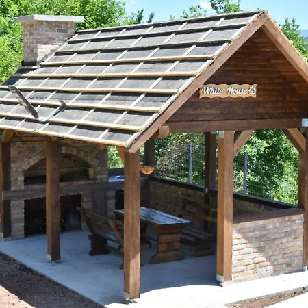 White Housse - Entire In Sarajevo