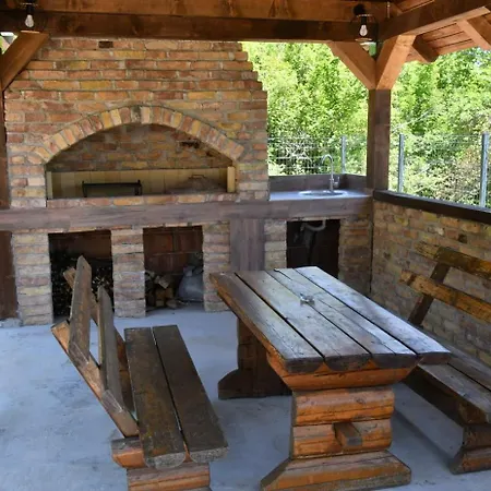 White Housse - Entire In Villa Sarajevo