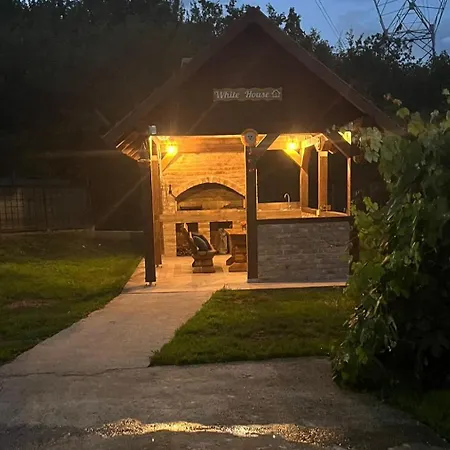 别墅 Family Private House W Garden & Gazebo 10 Guests 塞拉耶佛