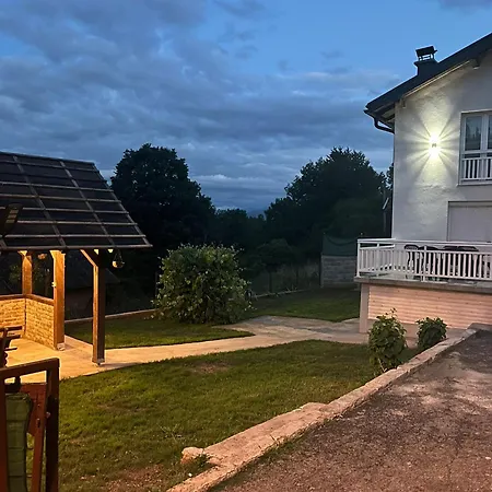 White Housse - Entire In