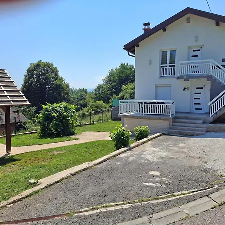 Family Private House W Garden & Gazebo 10 Guests 塞拉耶佛