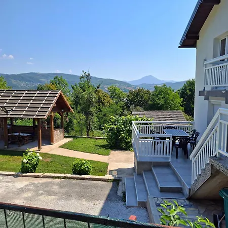 White Housse - Entire In * Sarajevo