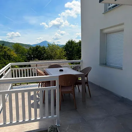Family Private House W Garden & Gazebo 10 Guests 塞拉耶佛