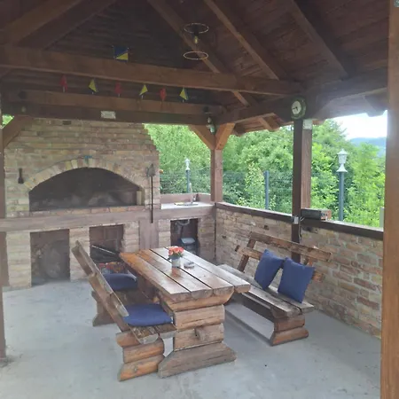 Family Private House W Garden & Gazebo 10 Guests * 塞拉耶佛