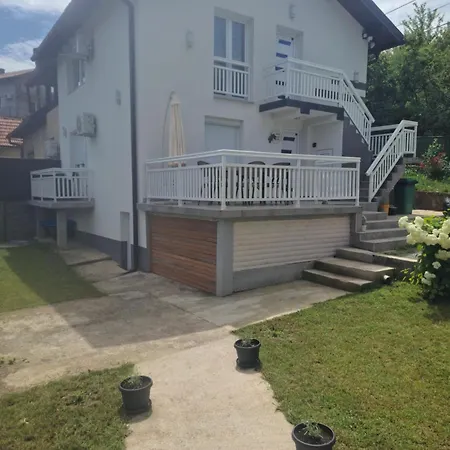 Family Private House W Garden & Gazebo 10 Guests 别墅 *